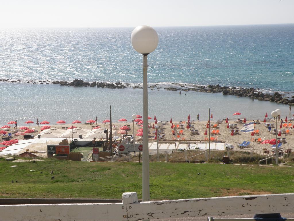 Spat Beach Bat Yam Exterior photo