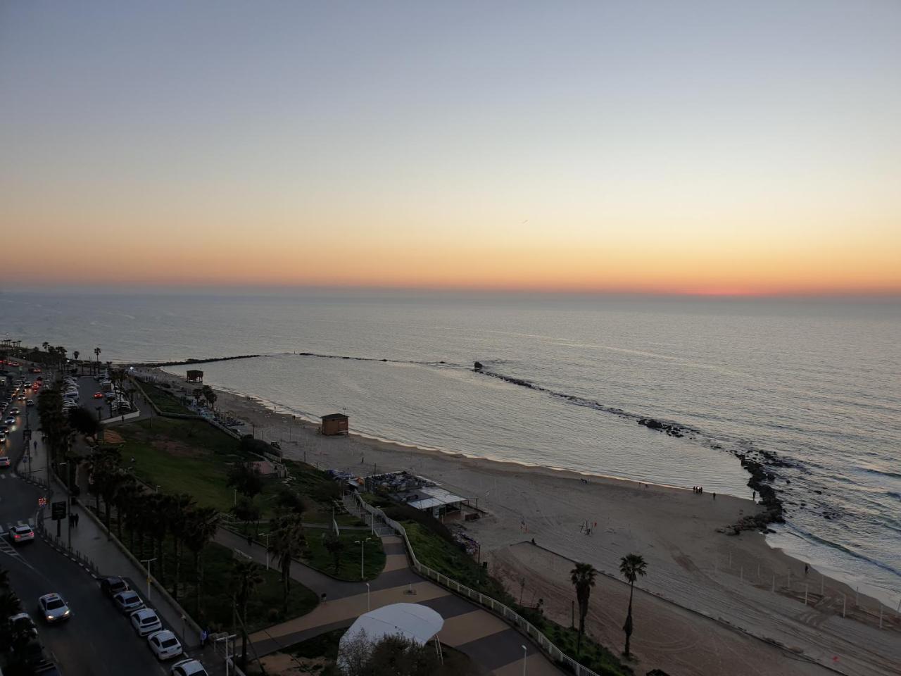 Spat Beach Bat Yam Exterior photo
